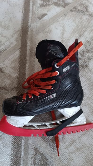 Продам коньки хоккейные