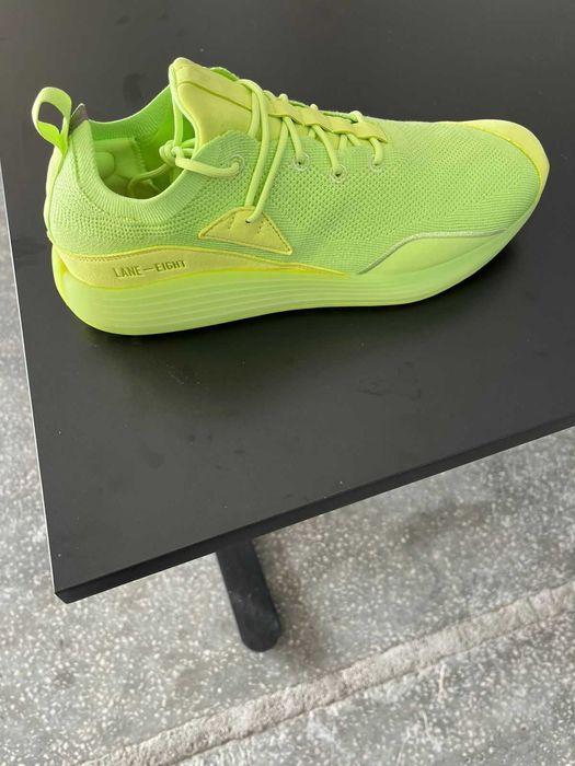 Продавам маратонки, размер 48, стелка 31 см.