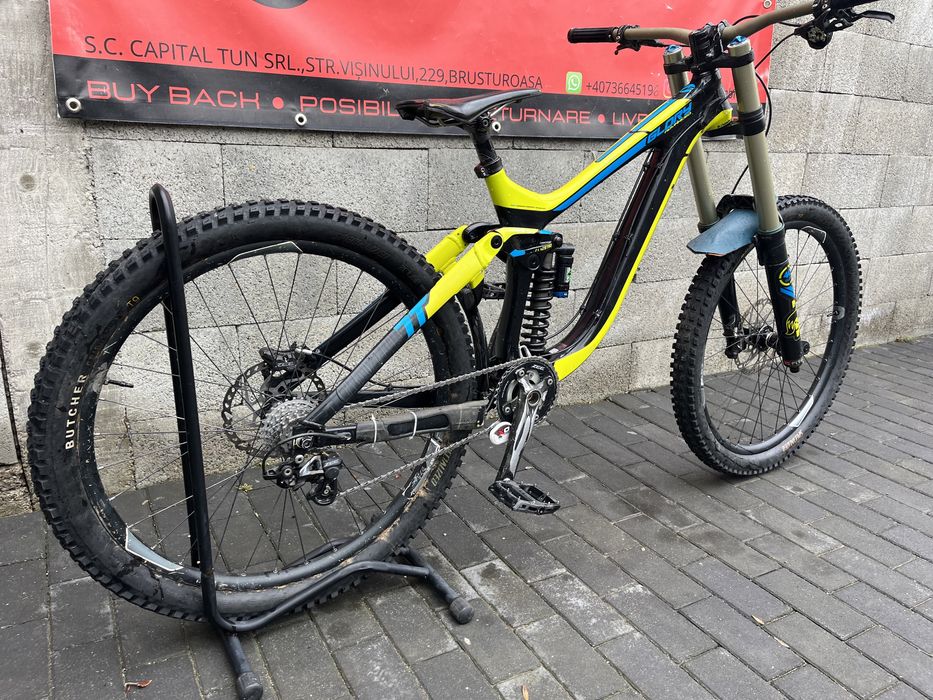 Giant glory carbon 27.5 downhill