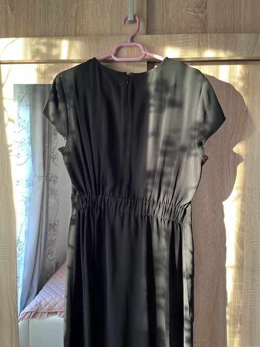 Rochie Vero Moda neagră cu maneca scurta și volănaș