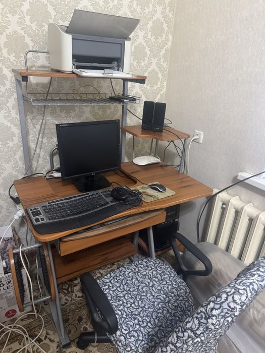 компьютер,принтер,компьютерный стол,клавиатура,мышка