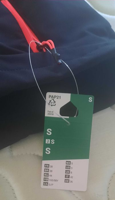 Дамско ветроупорно яке за планински трекинг
70 лв