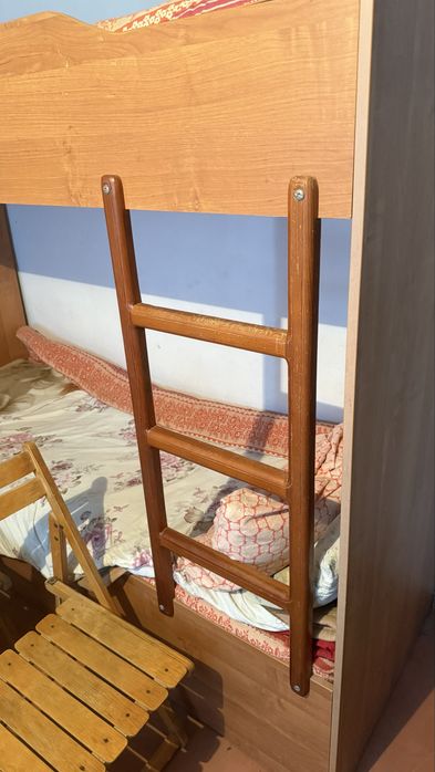 Двухэтажна кровать