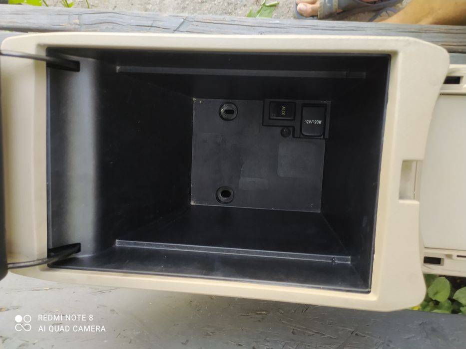 Продам подлокотник на Авалон