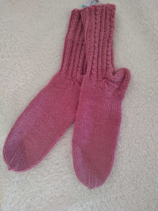 Ръчно плетени вълнени чорапи