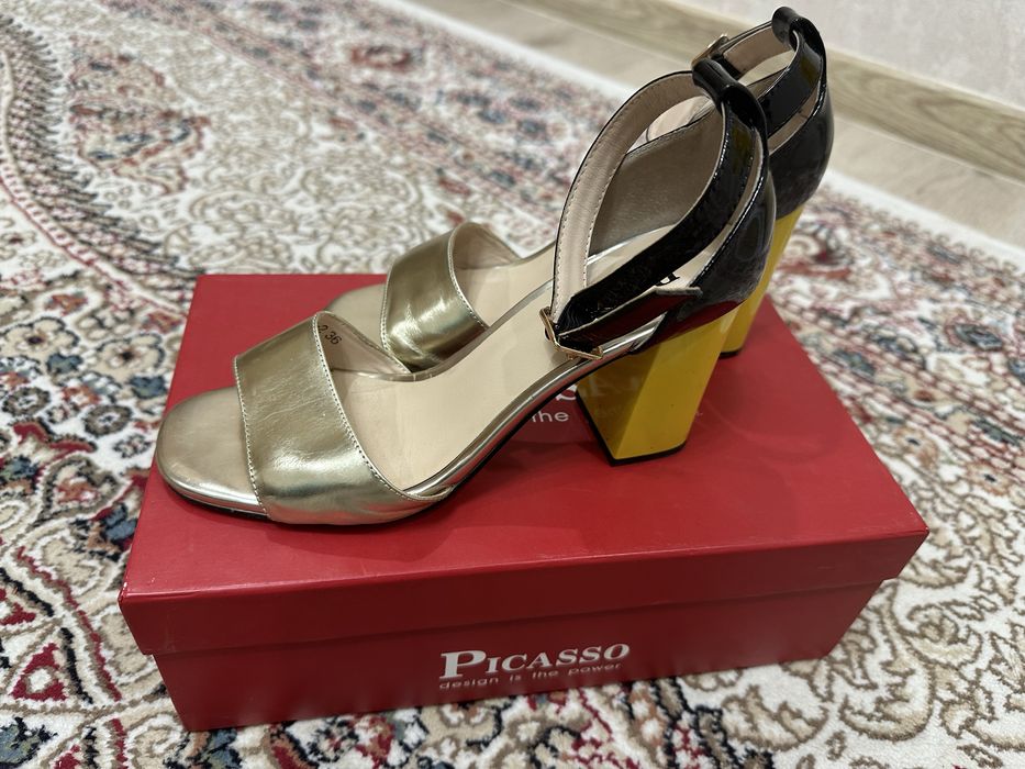 Продам босоножки