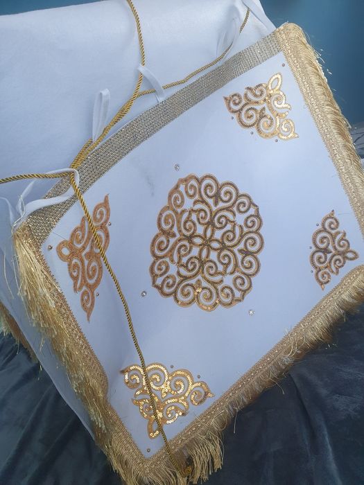 Продам коржин б. у. Недорого