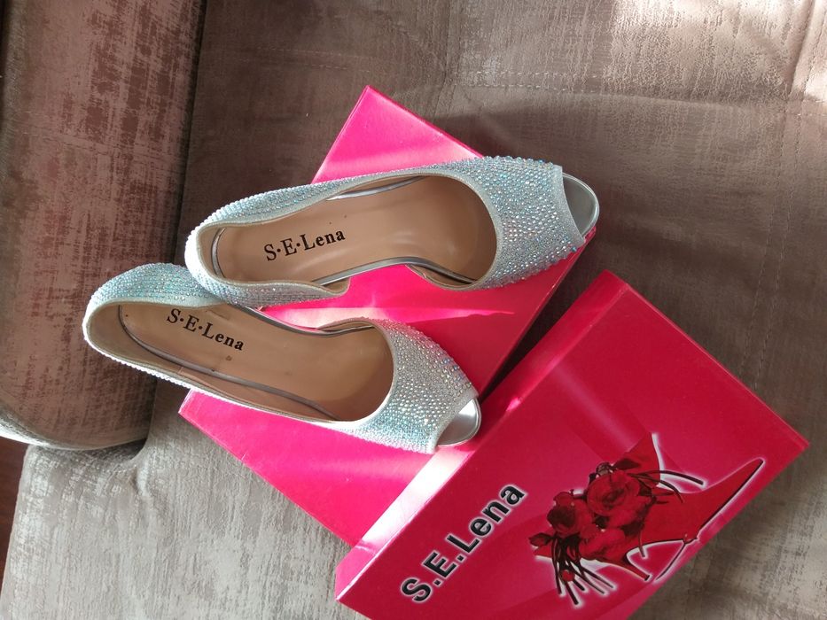 Шикарные туфли босоножки фирмы S.E.Lena для выпускного, свадьбы, торже