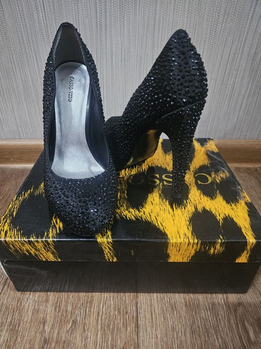 Женские модельные туфли