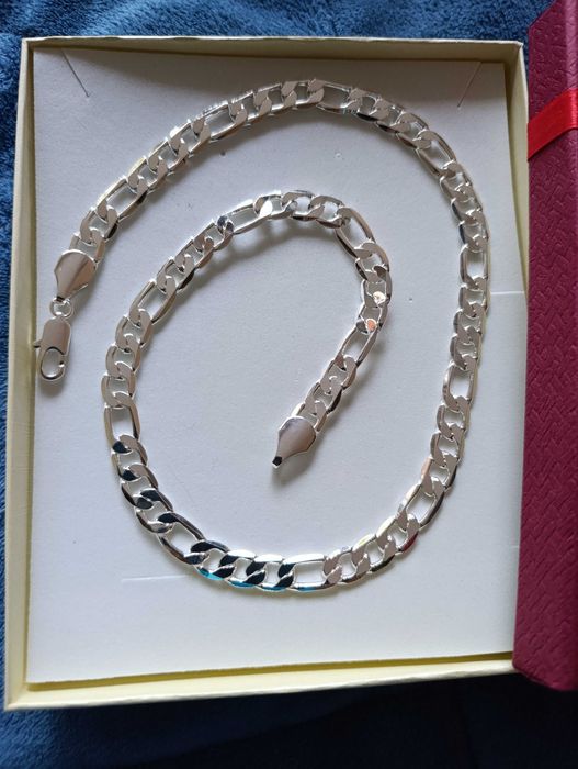 Нов, масивен сребърен ланец . Поставени  в кутия.