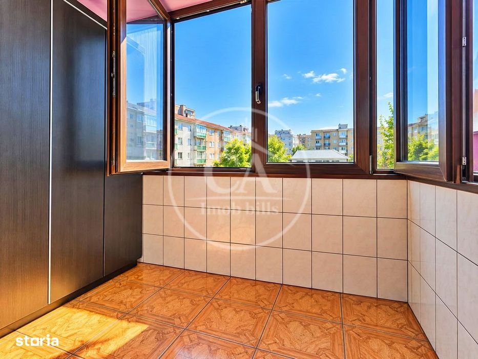 Apartament de vanzare cu 3 camere in zona Nufarul, Oradea
