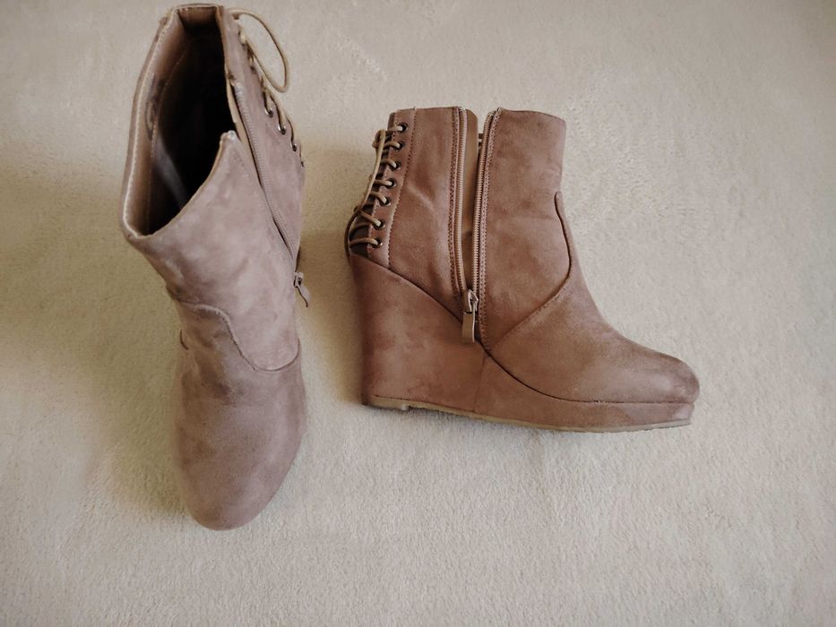 Оригинални дамски боти