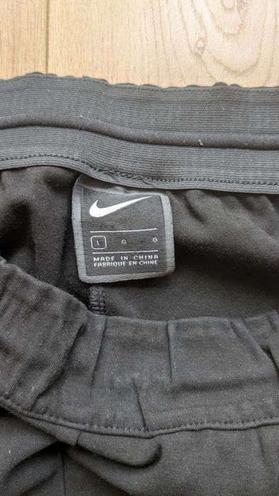 Продавам долнище Nike AR1589-010 размер L като ново