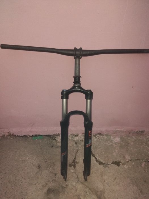 Vand furca de bicicleta de 27.5  furca este buna
