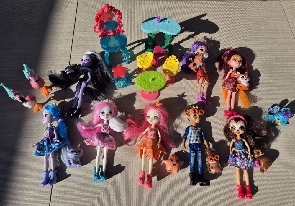 Casa Enchantimals & set de 10 papusi si accesorii