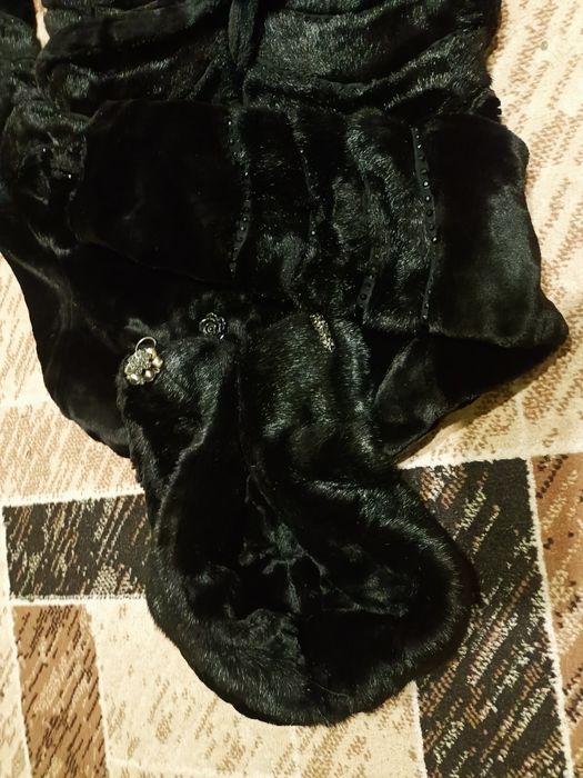 Шуба сатылады . продается шуба.