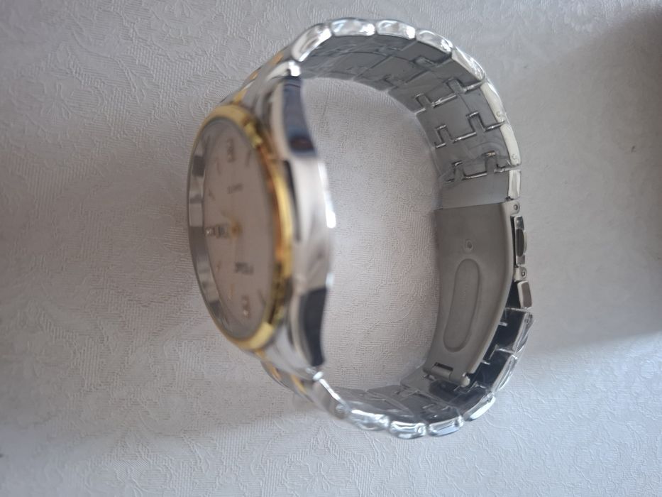 Продам часы новые