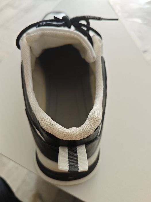 Кроссовки абсолютно новые