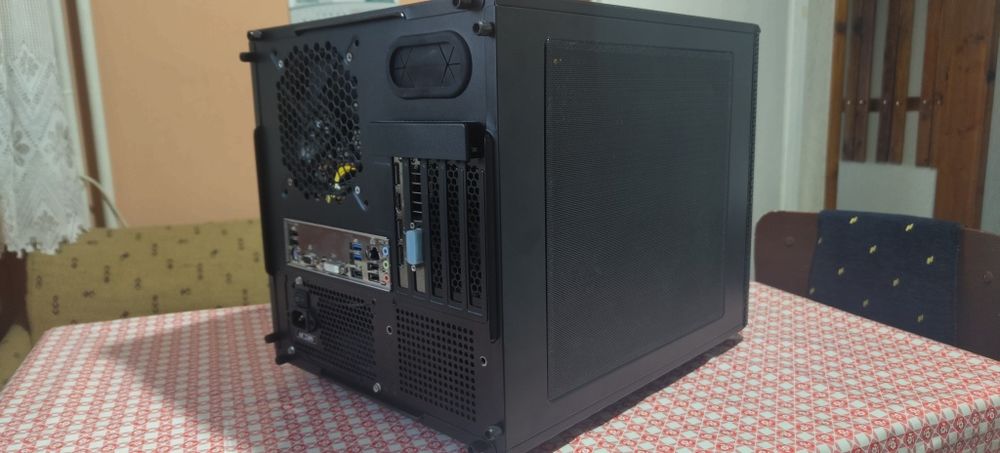 Продавам компютър и монитор AMD 860K / 8GB RAM/ NVIDIA GTX 960