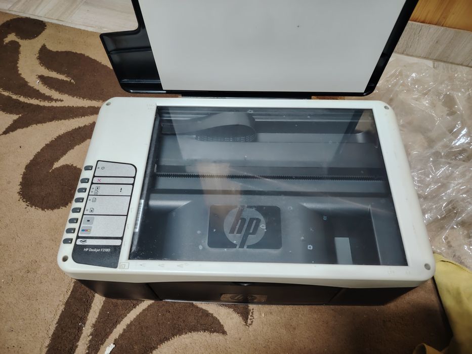 Vând imprimanta HP și monitor Samsung