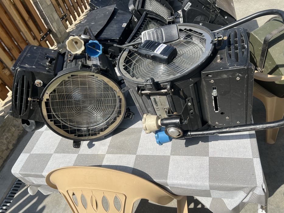 Прожектори и вани за студийно, сценично осветление