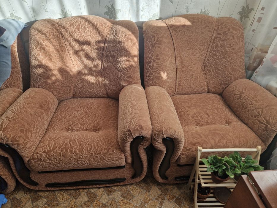 Два кресла, цена условная