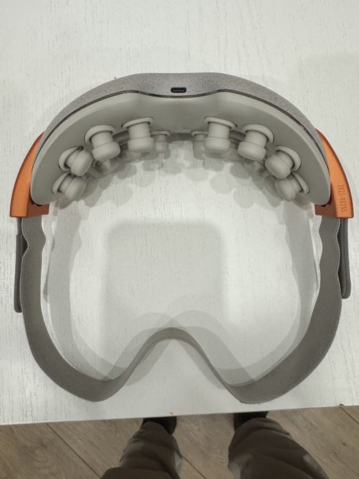 Продаю массажер для глаз BORK D617