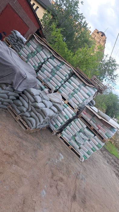 Песок в мешках по 25кг.