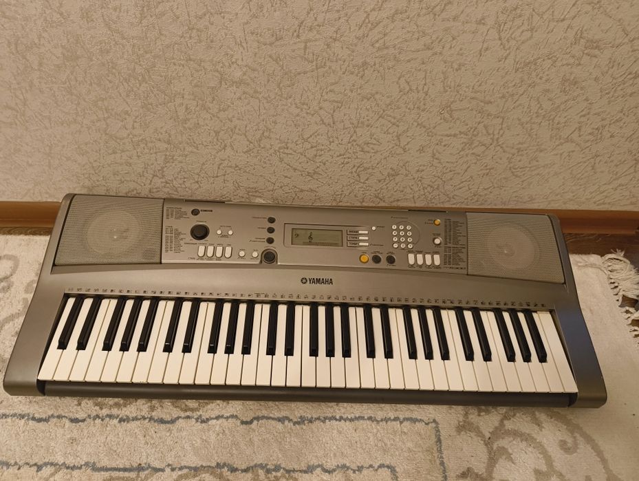 Продаю синтезатор