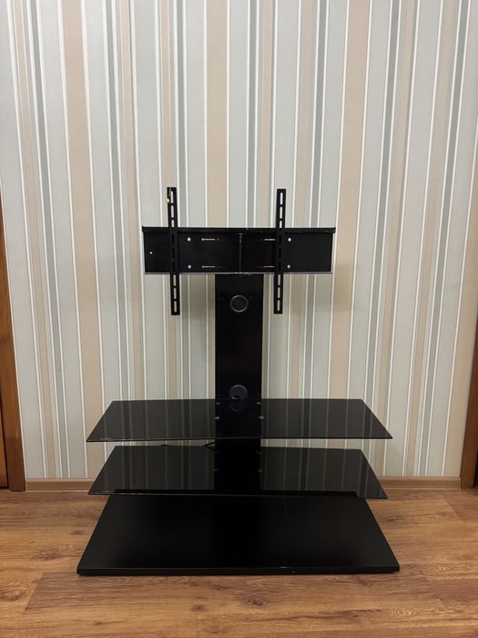 Подставка и окно