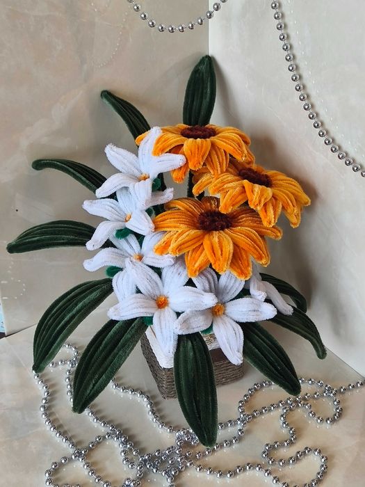 Ръчно изработени цветя и букети за всеки вкус.