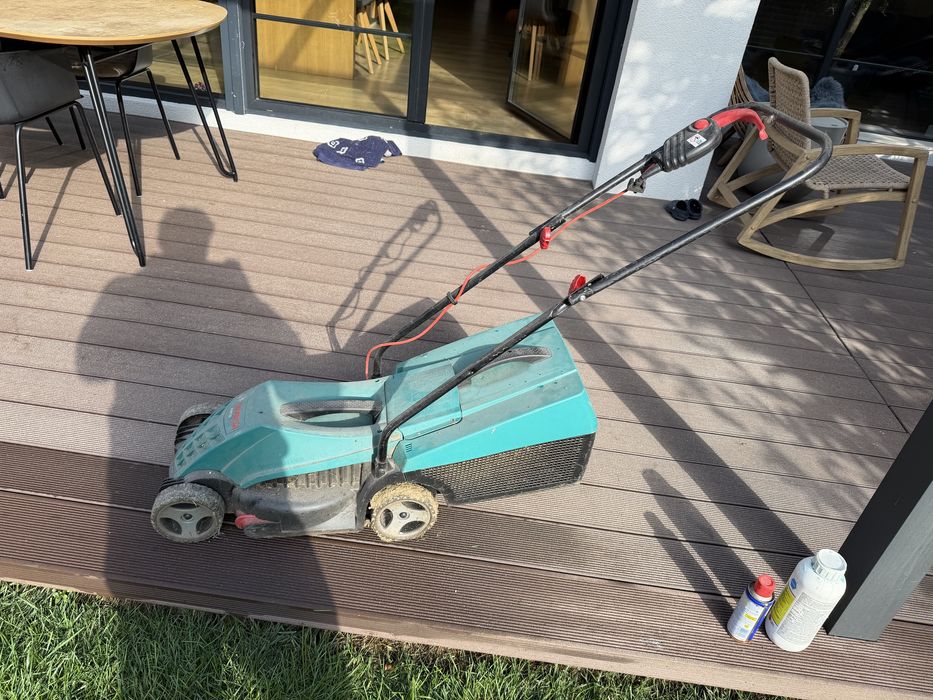 Masina de tuns gazon/iarba electrica Bosch ARM 32, putere 1200W