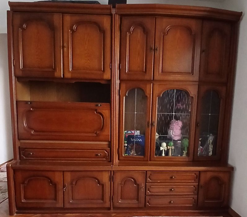 Mobilă din lemn masiv – stare bună