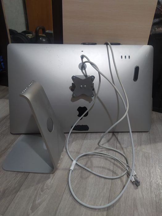 Отдам на запчасти imac 2020