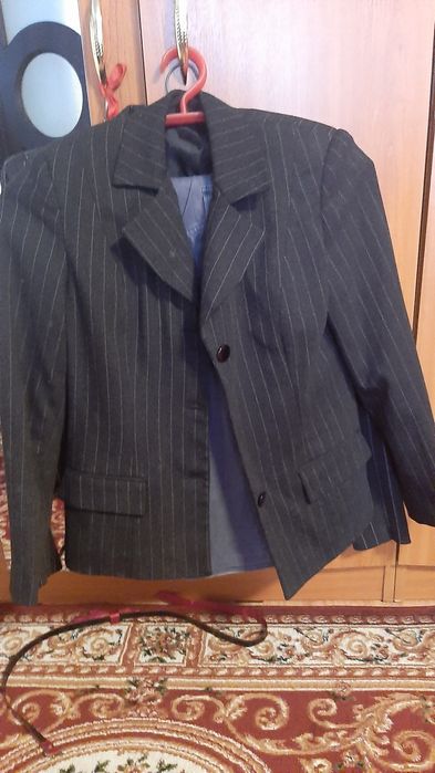 Costum de dama aproape nou