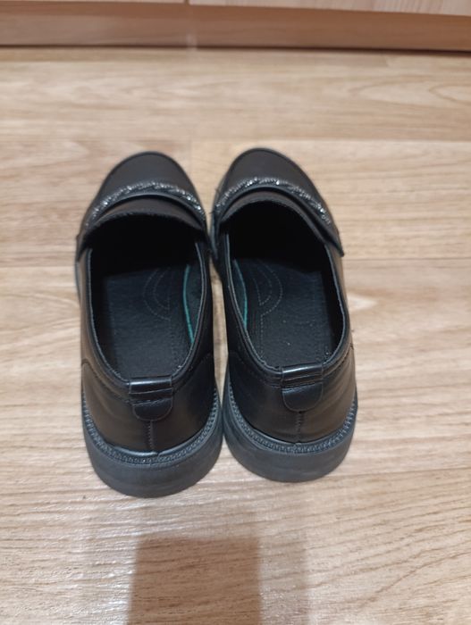 Туфли для девочки 37р