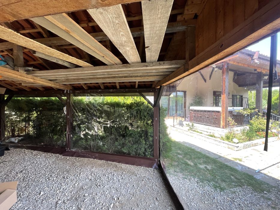 Ветроупорни завеси, тенти, бризенти за ремаркета.