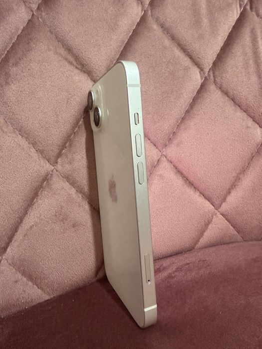 Vand Iphone 14 , 128Gb.Capacitate baterie 83%.cablu de alimentare original. Un mic defect pe lateral, aproape invizibil .