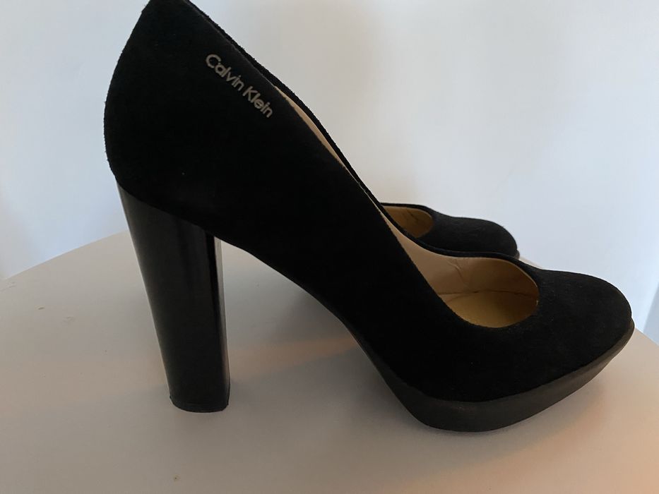 Calvin Klein обувки на ток