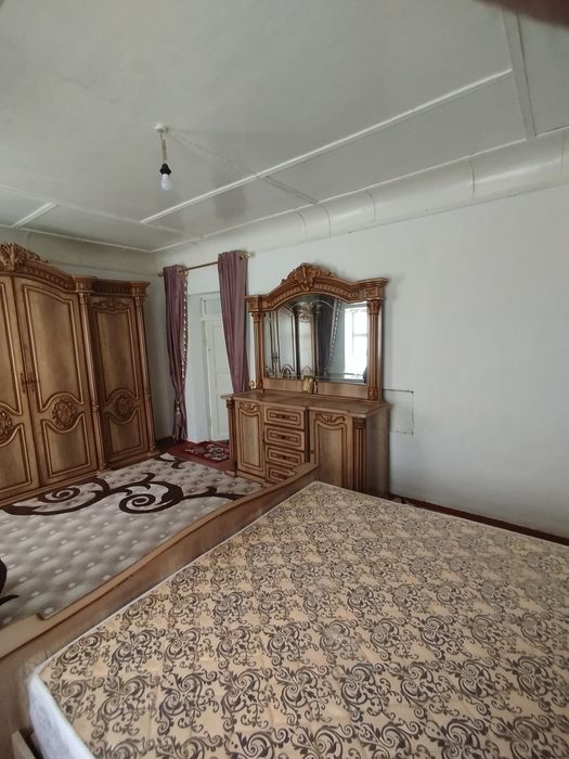 Uy 3 xonali sotiladi 20000$