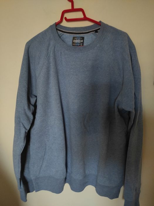 Pulovere, jersee, marimi diferite, modele diferite, culori diferite