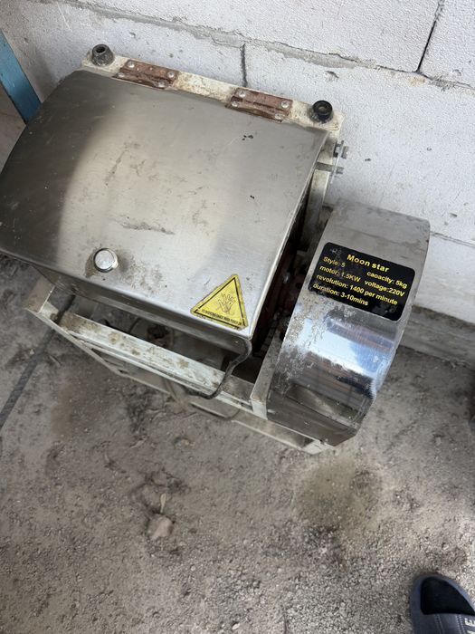 Продам тестомес 220В