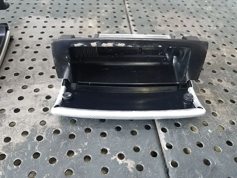 Scrumiera spate audi a4 b7 8e 8e0857961