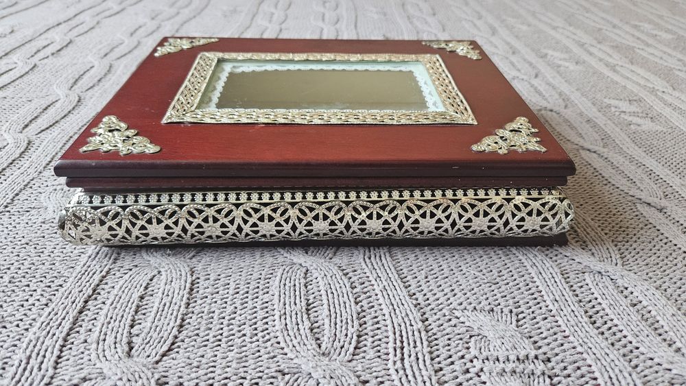 Голяма дървена кутия "махагон и сребро" 31х23х8