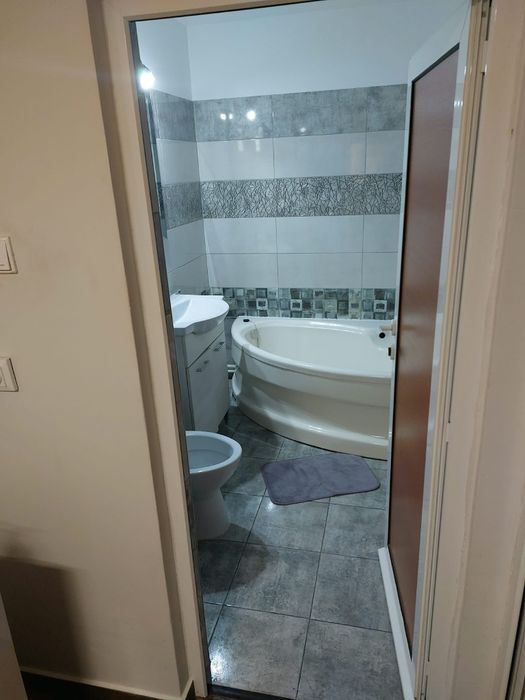 Ofer spre inchiriere apartament cu 3 camere zona Minulescu