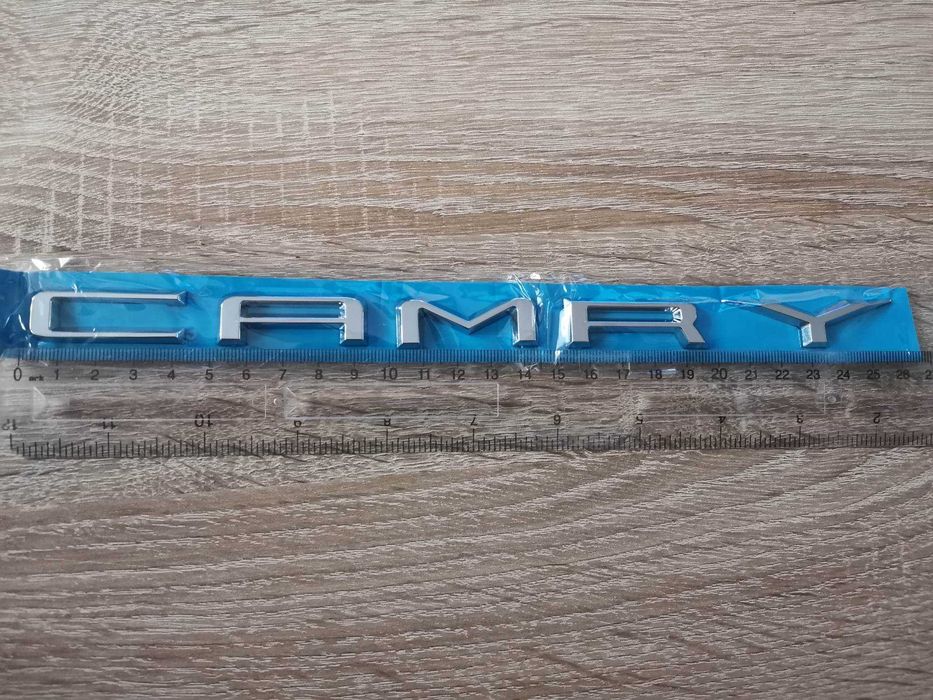 надпис Тойота Камри Toyota Camry новия шрифт