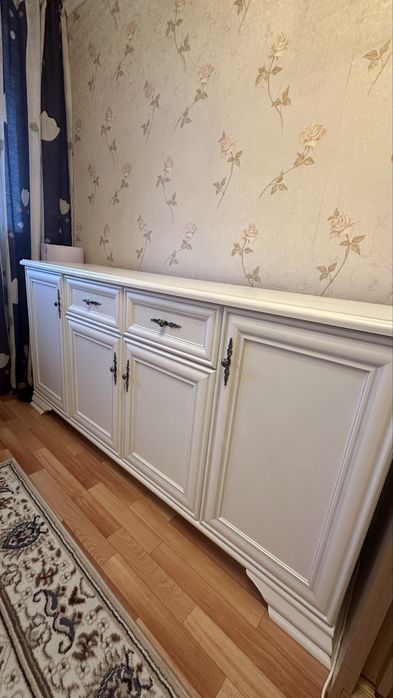 Продам комод белый в хорошем состояний