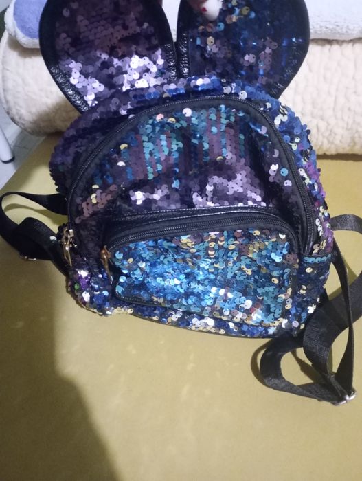 Чисти нова тийнейджърска  раничка