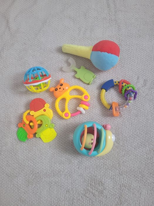 Jucarii zornaitiare si pentru dentitie