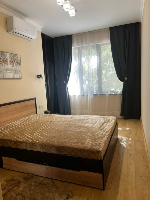 Дава се под наем Тристаен апартамент в София, Център - 100 кв.м за 1600 € - Снимка #3